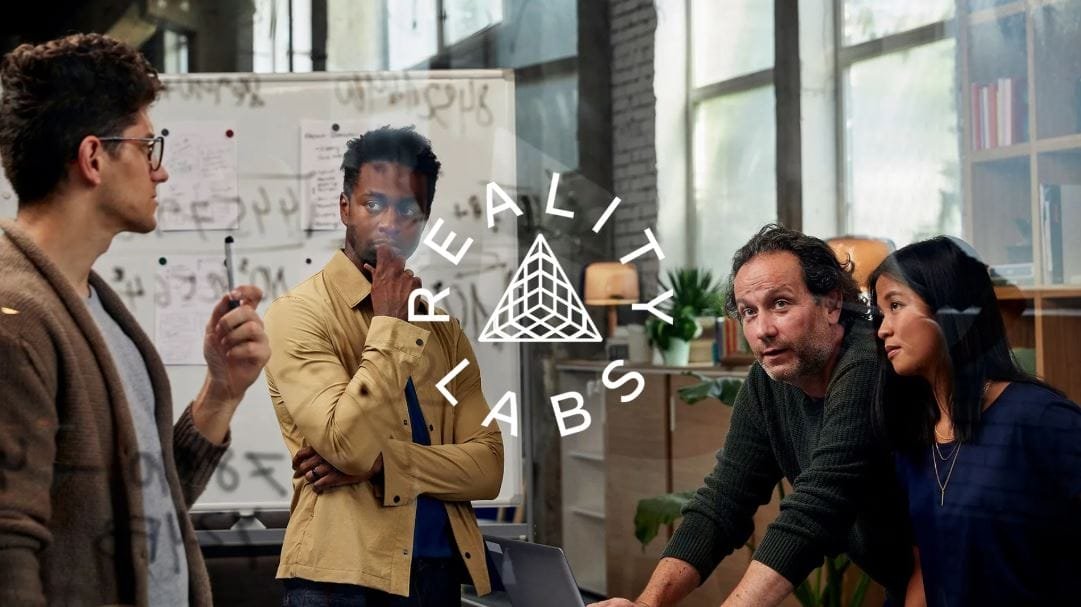 موظفين شركة META يعملون بالعطلات لشحن النظارات الذكية الجديدة هذا العام. – Realm VR | عالم الواقع الإفتراضي