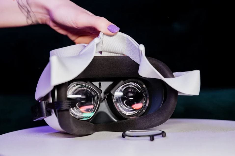 إيقاف العمل على Lumi التي تضيف خاصية تتبع حركة العين لنظارات Quest. – Realm VR | عالم الواقع الإفتراضي