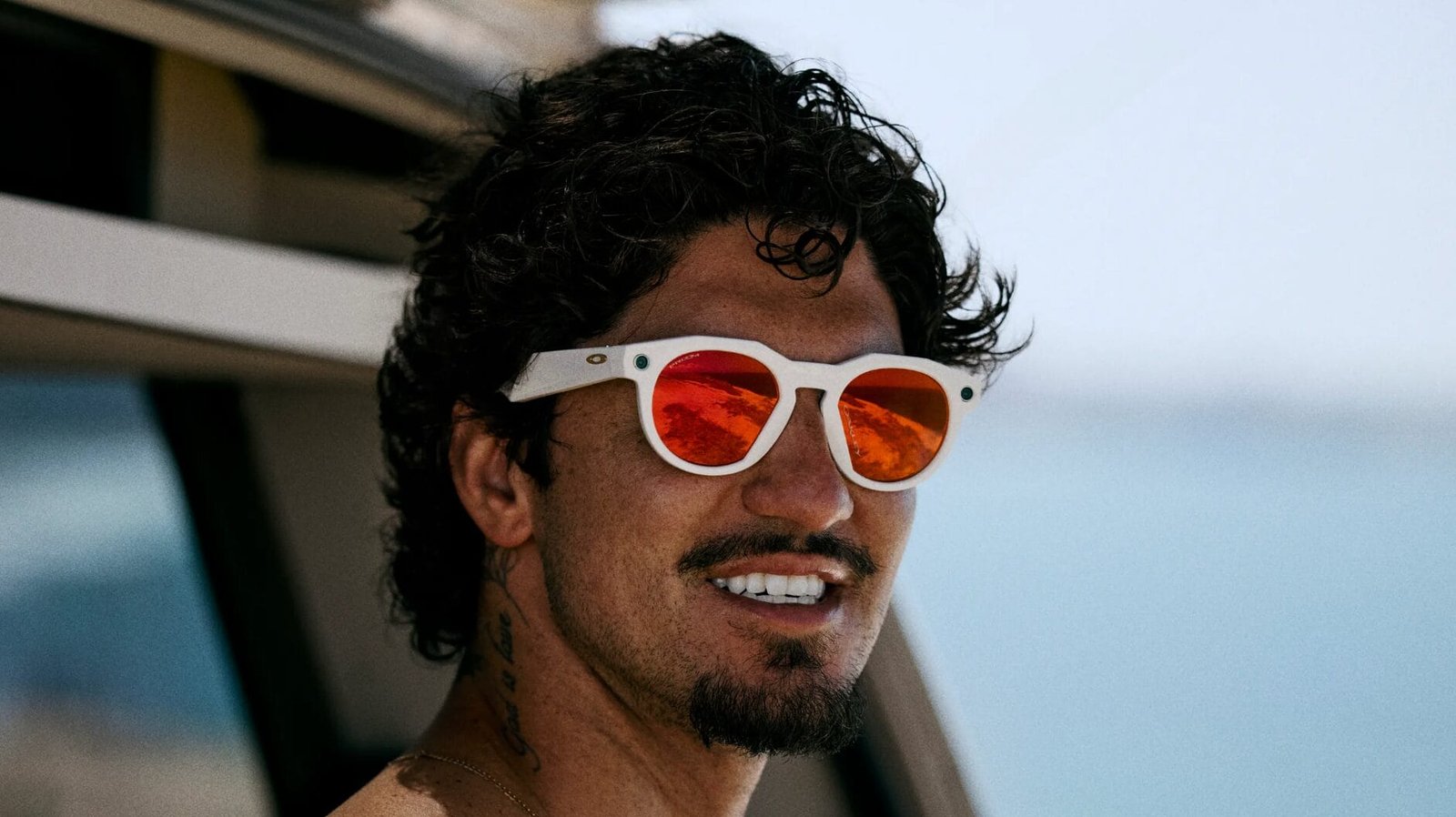 الكشف رسميا عن النظارات الذكية الجديدة Oakley Meta HSTN. – Realm VR | عالم الواقع الإفتراضي